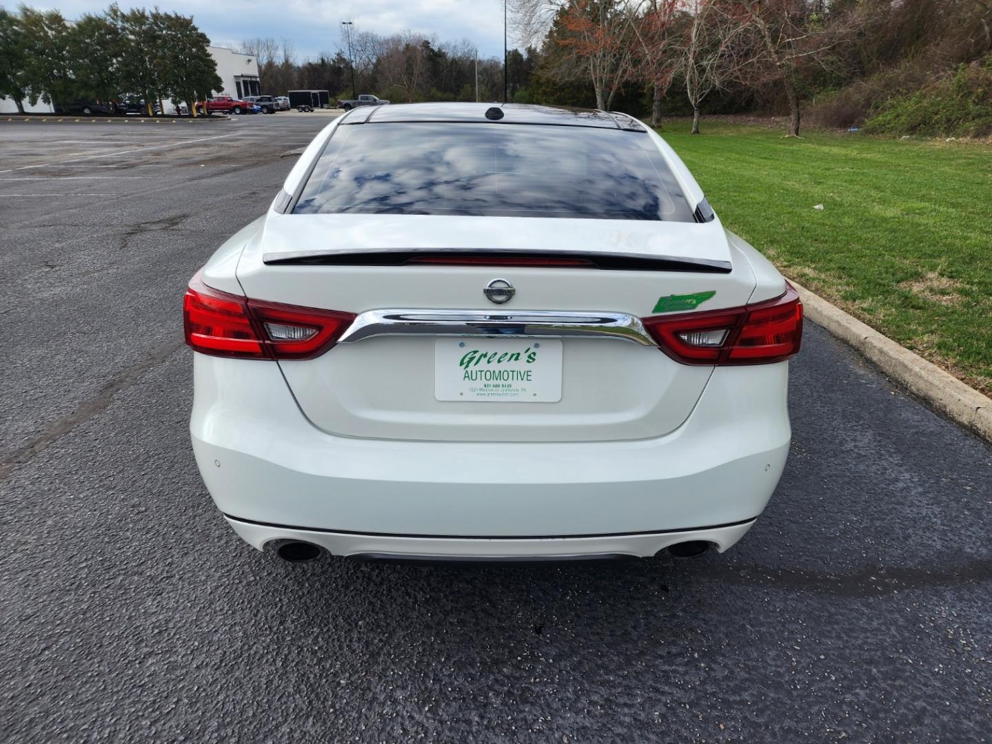 2016 WHITE /Black Nissan Maxima 3.5 Platinum (1N4AA6AP9GC) with an 3.5L V6 DOHC 24V engine, Continuously Variable Transmission transmission, located at 1221 Madison St., Shelbyville, TN, 37160, (931) 680-9439, 0.000000, 0.000000 - Photo#2